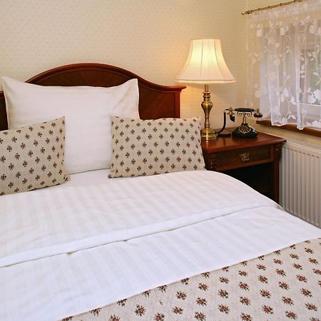 Hotel Mertin Chomutov Bagian luar foto