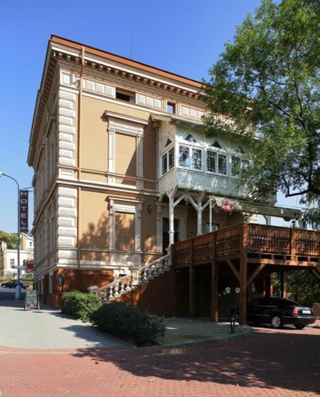 Hotel Mertin Chomutov Bagian luar foto