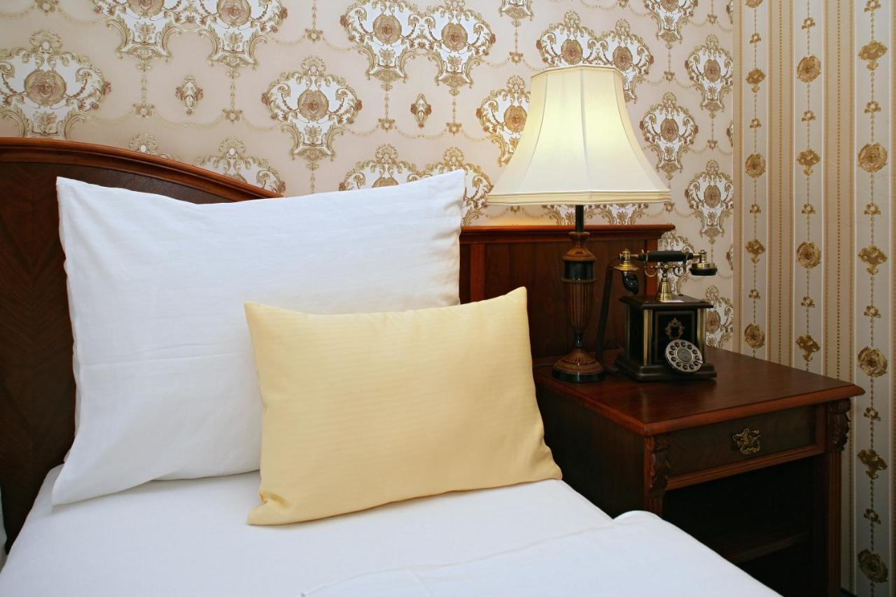 Hotel Mertin Chomutov Bagian luar foto