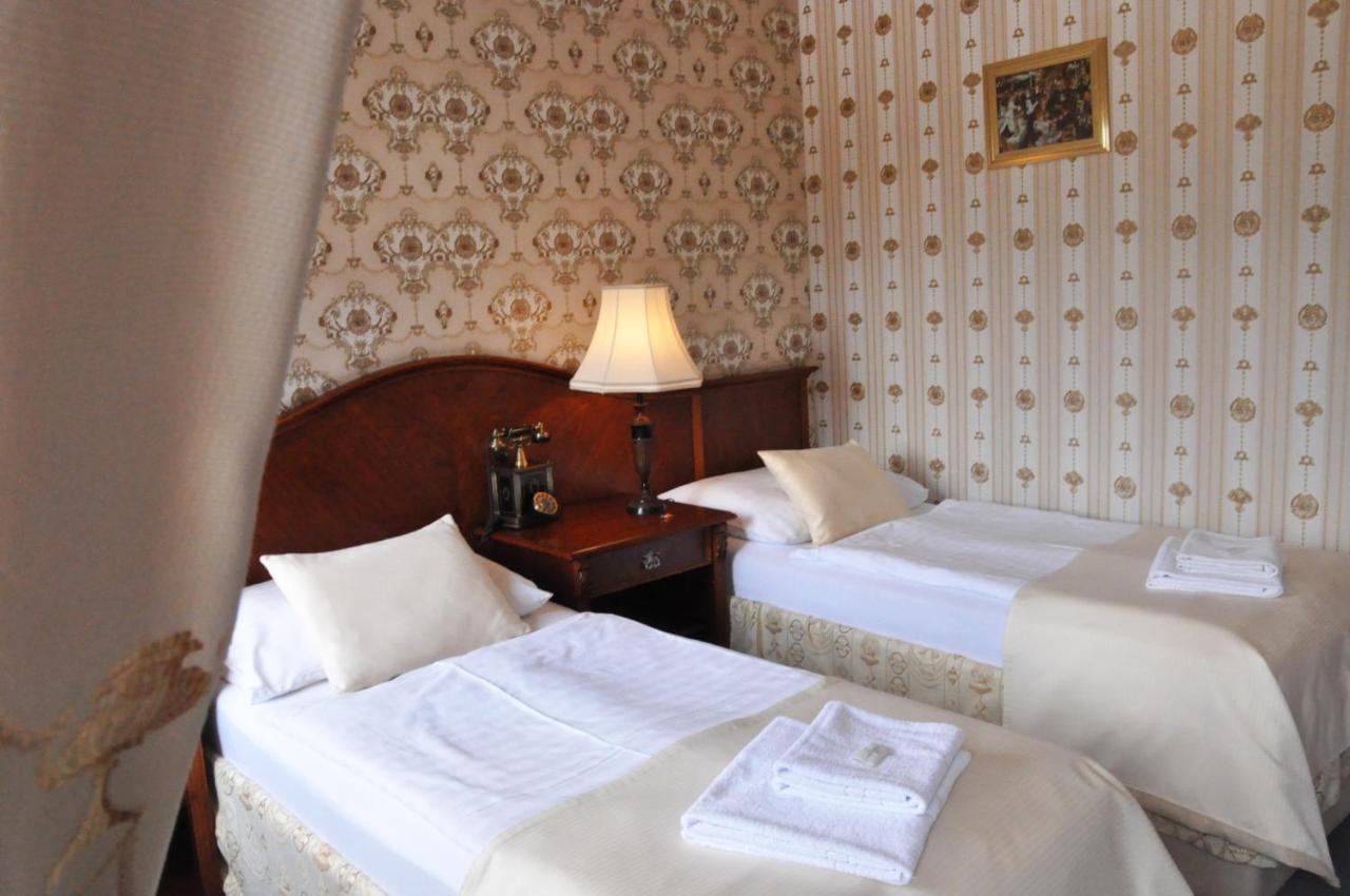 Hotel Mertin Chomutov Bagian luar foto