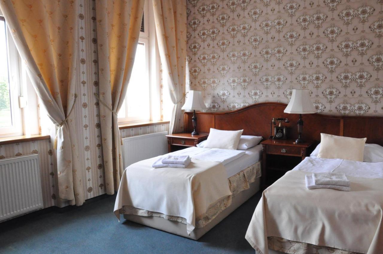 Hotel Mertin Chomutov Bagian luar foto