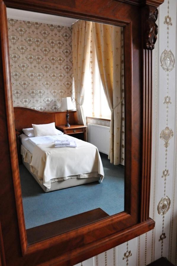 Hotel Mertin Chomutov Bagian luar foto