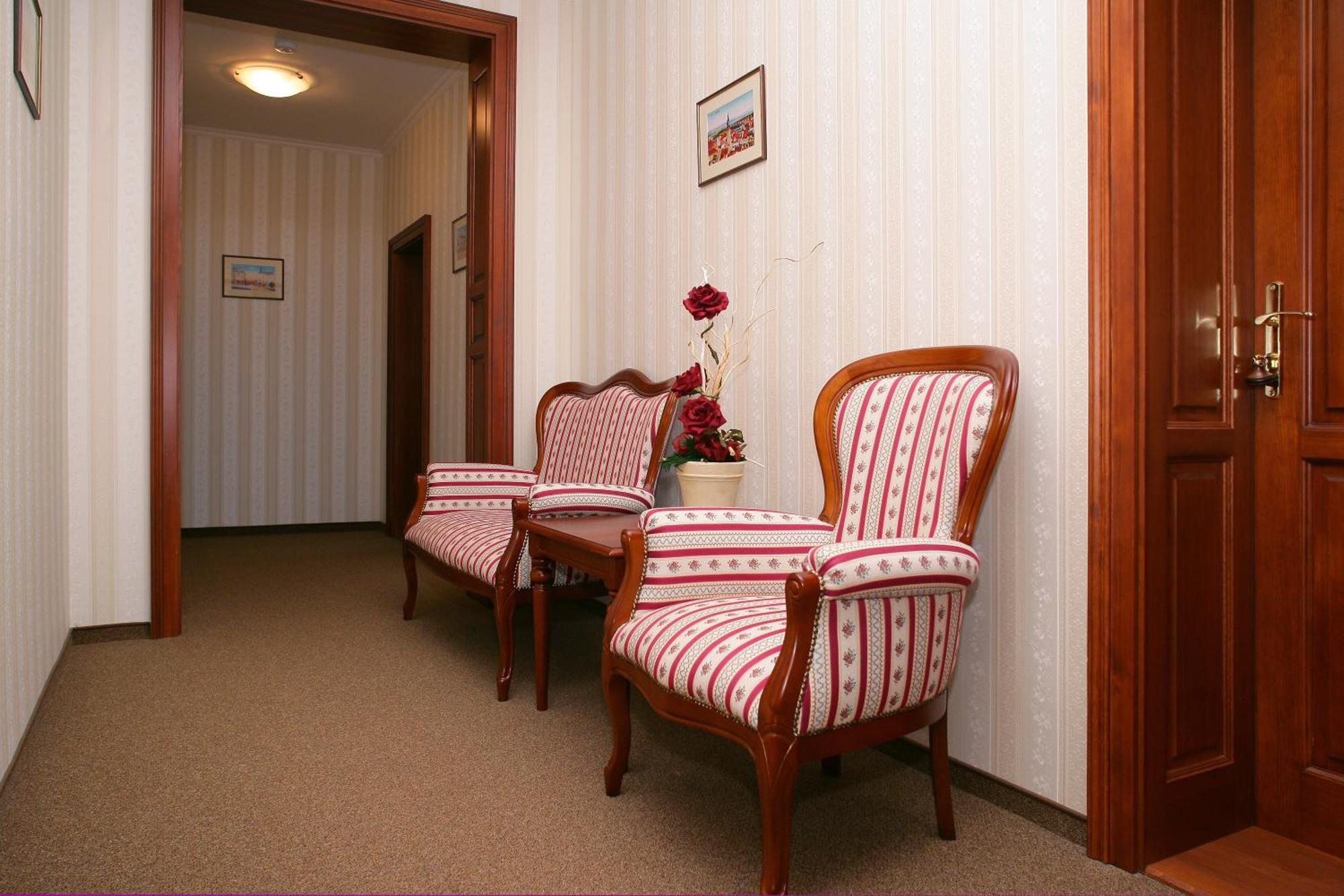 Hotel Mertin Chomutov Bagian luar foto